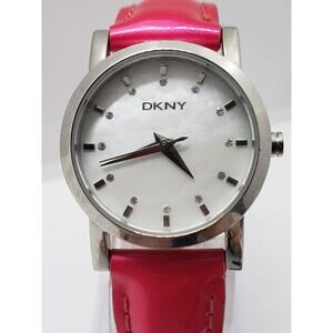DKNY NY-4795 women's watch. Large watch face with small jewels. Working watch